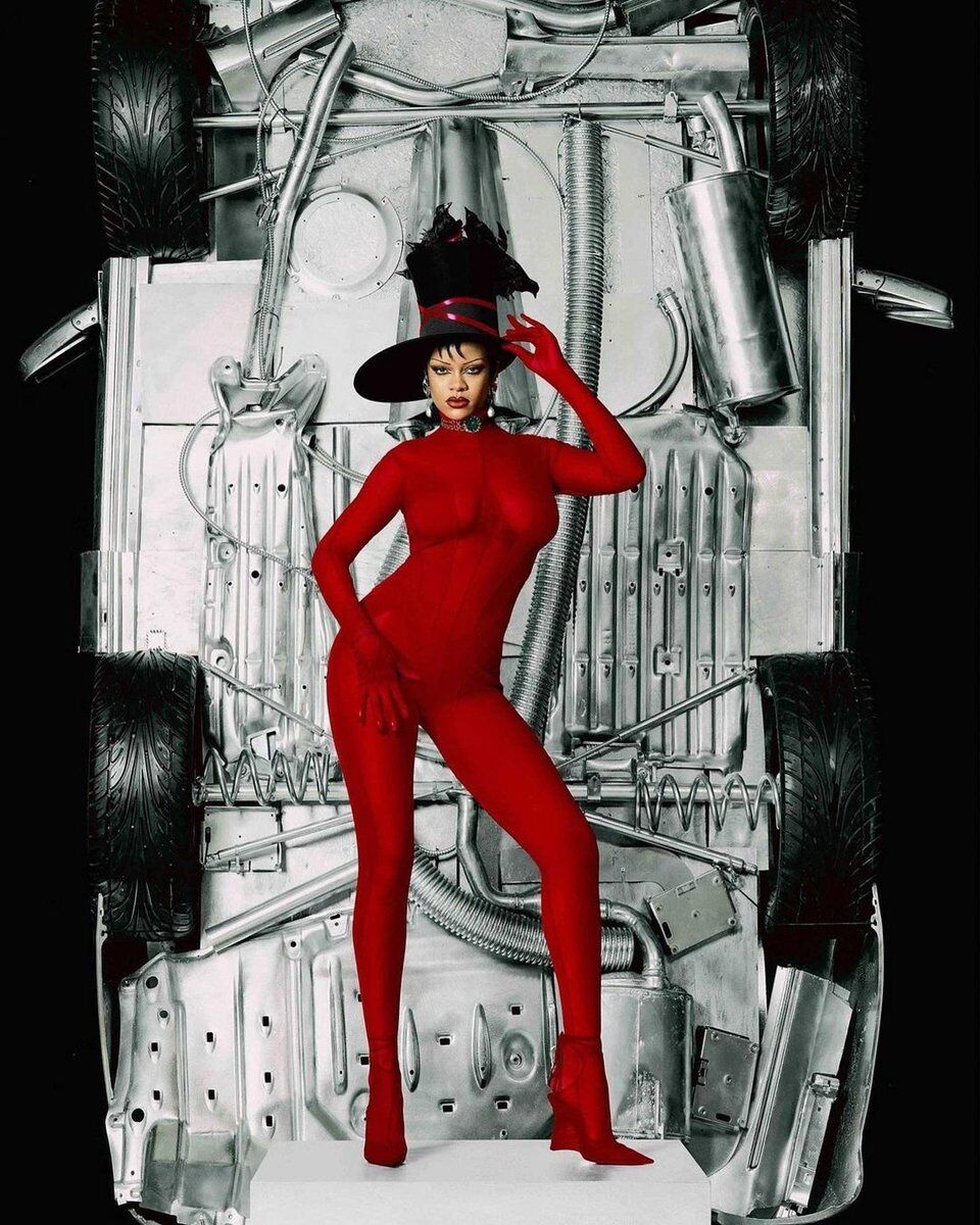 Nữ tỷ phú Rihanna “biến hóa” trên bìa tạp chí Dazed-6