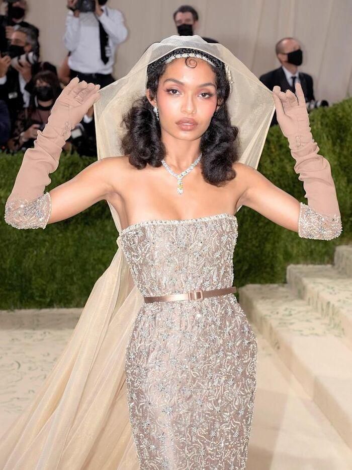 Những món nữ trang cao cấp được lăng xê tại Met Gala 2021-7