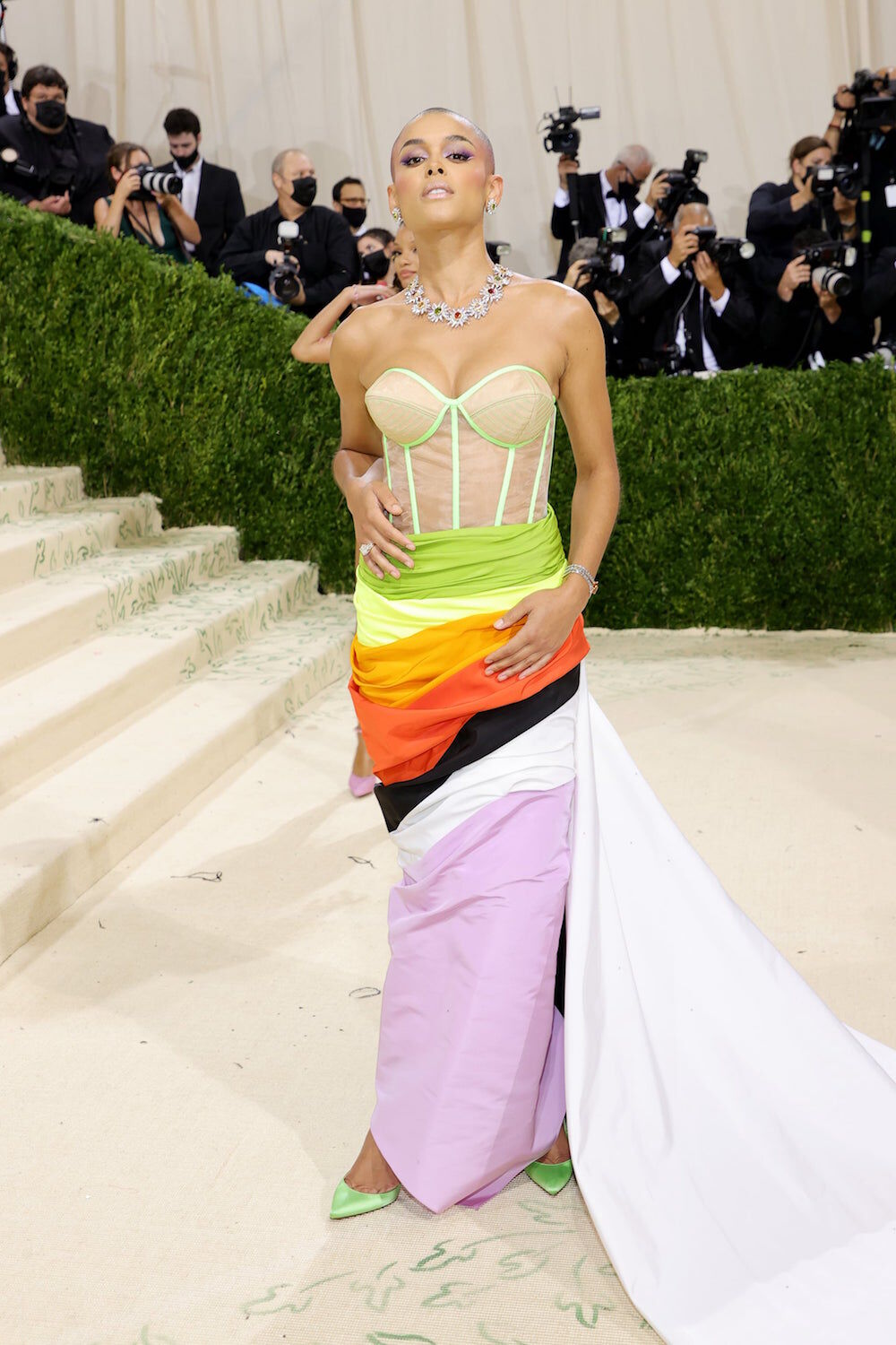 Những món nữ trang cao cấp được lăng xê tại Met Gala 2021-13