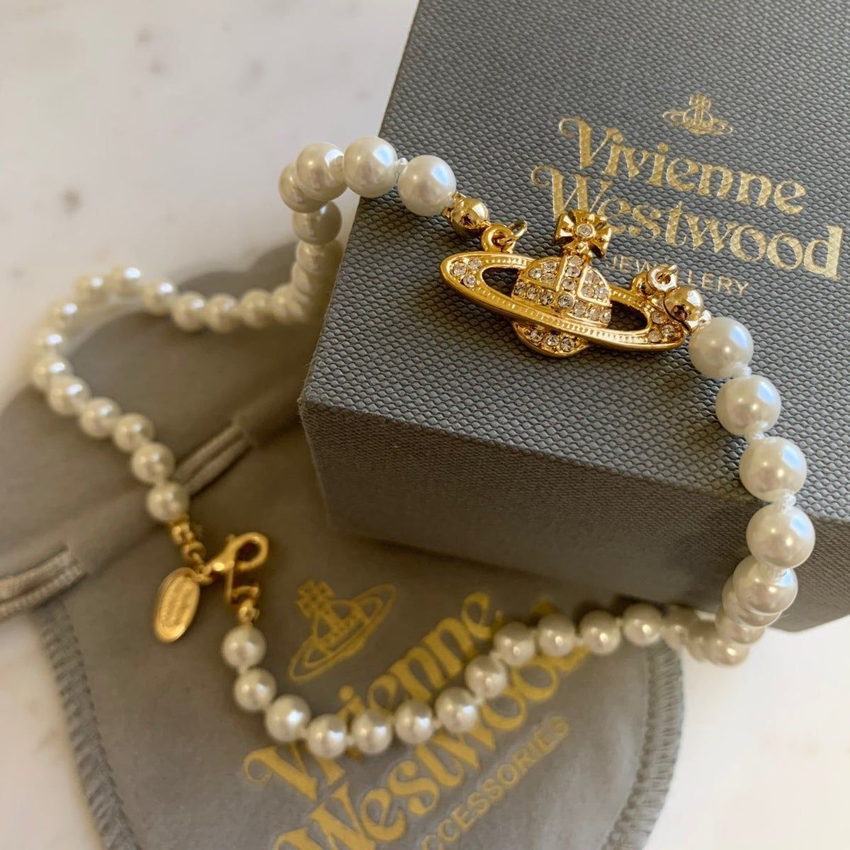 Sự trở lại của chuỗi choker ngọc trai Vivienne Westwood-2