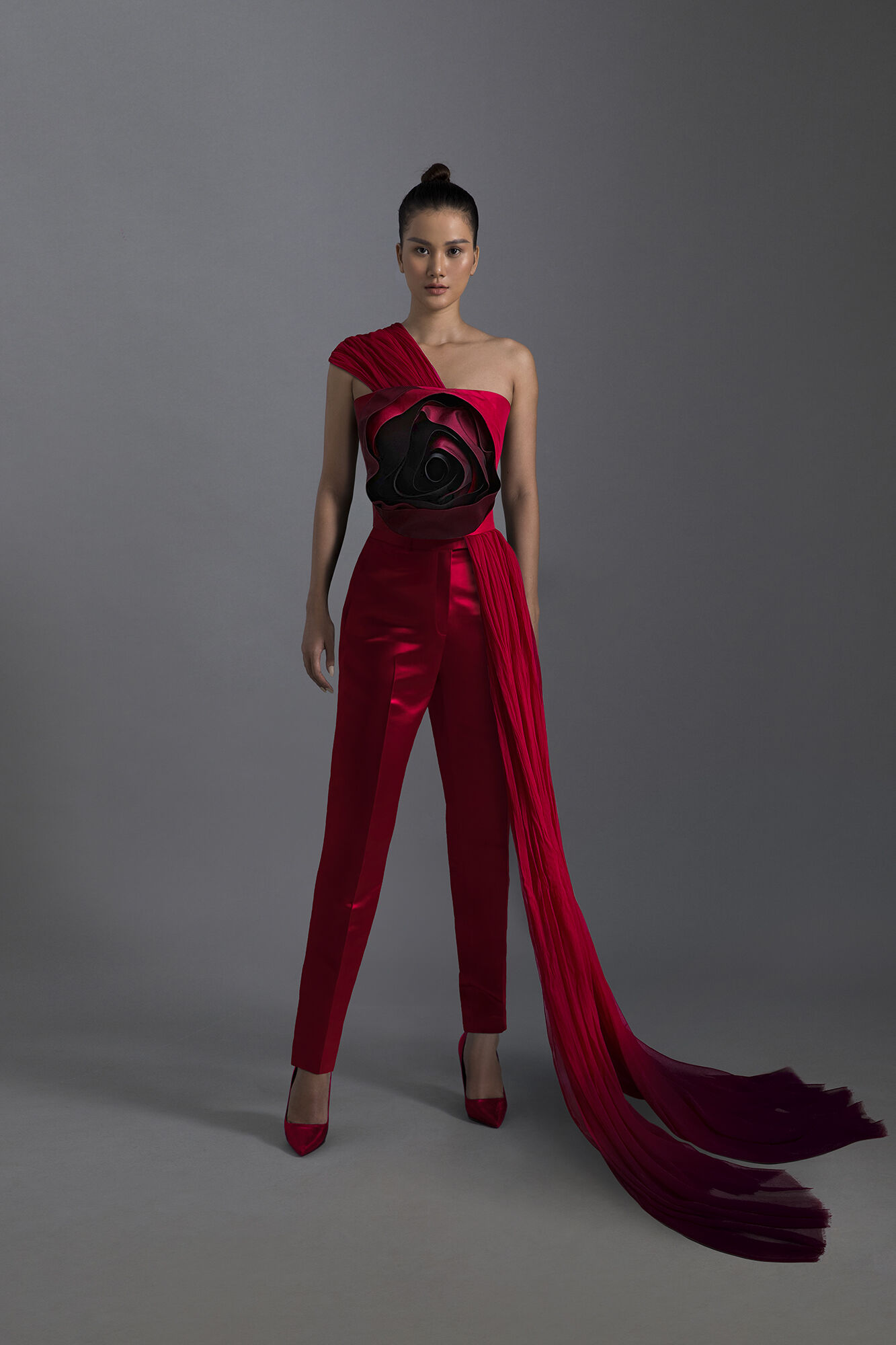 BST mới của NTK Trần Hùng gây ấn tượng tại London Fashion Week-9