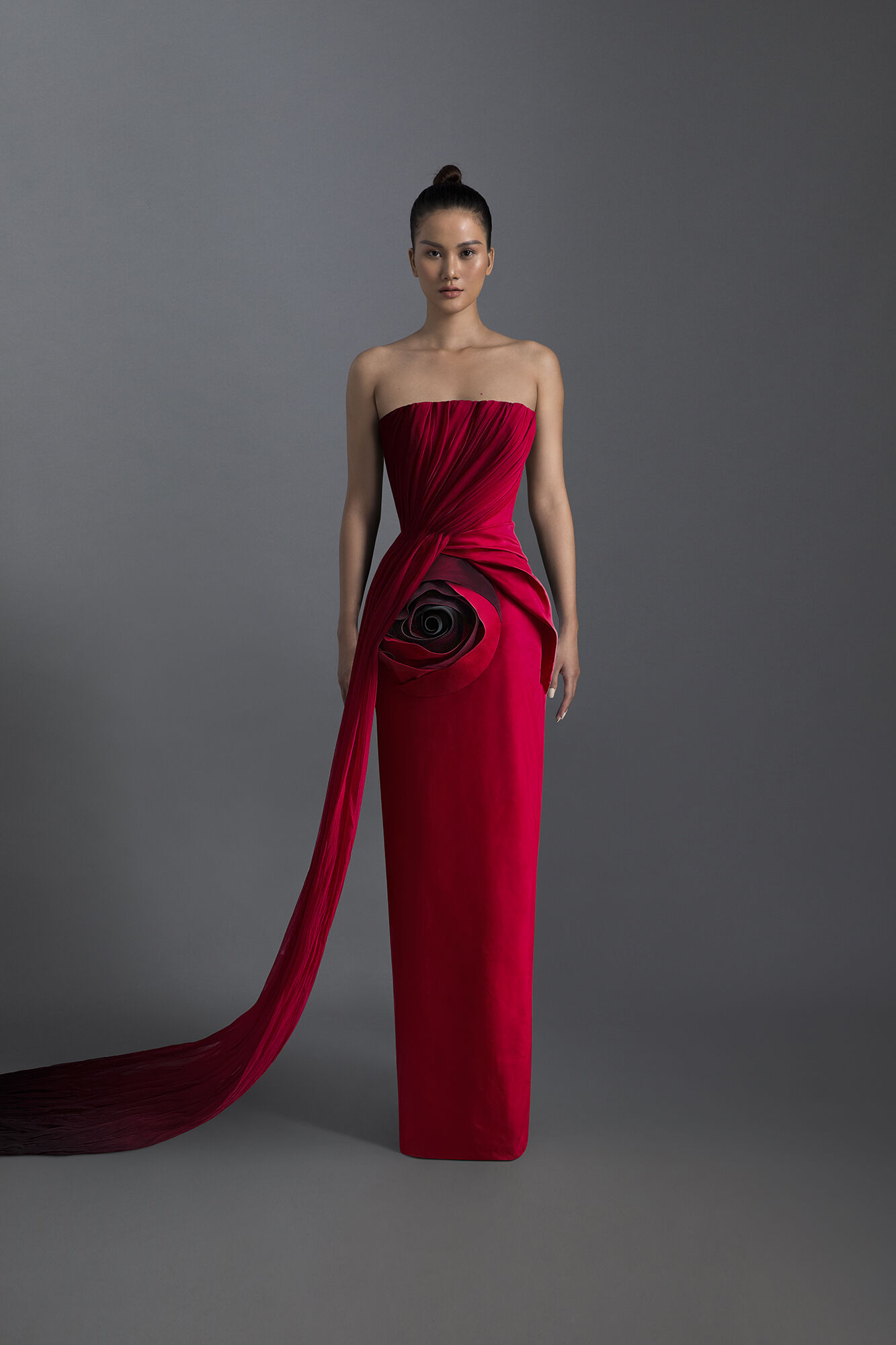BST mới của NTK Trần Hùng gây ấn tượng tại London Fashion Week-10