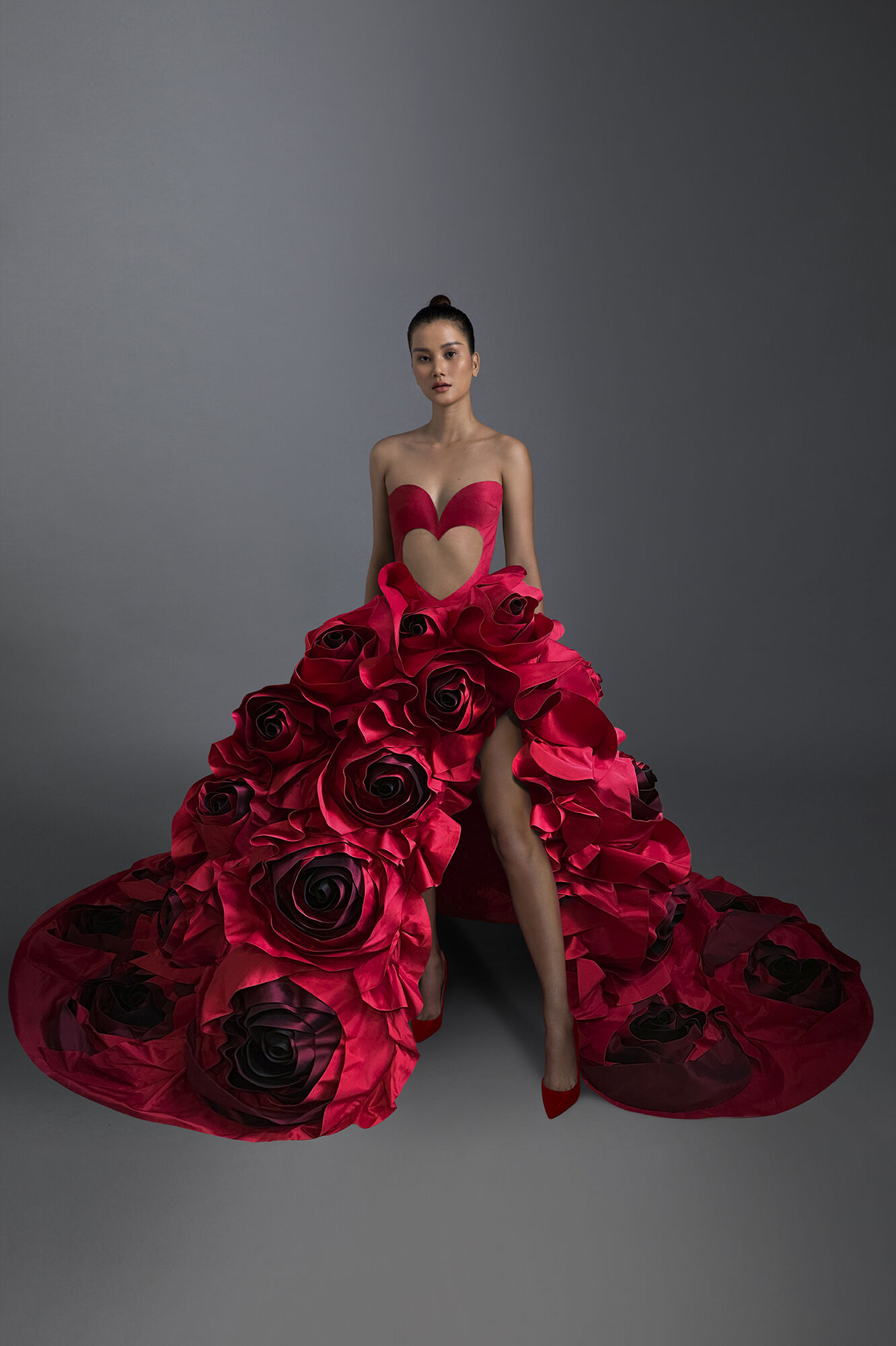 BST mới của NTK Trần Hùng gây ấn tượng tại London Fashion Week-7