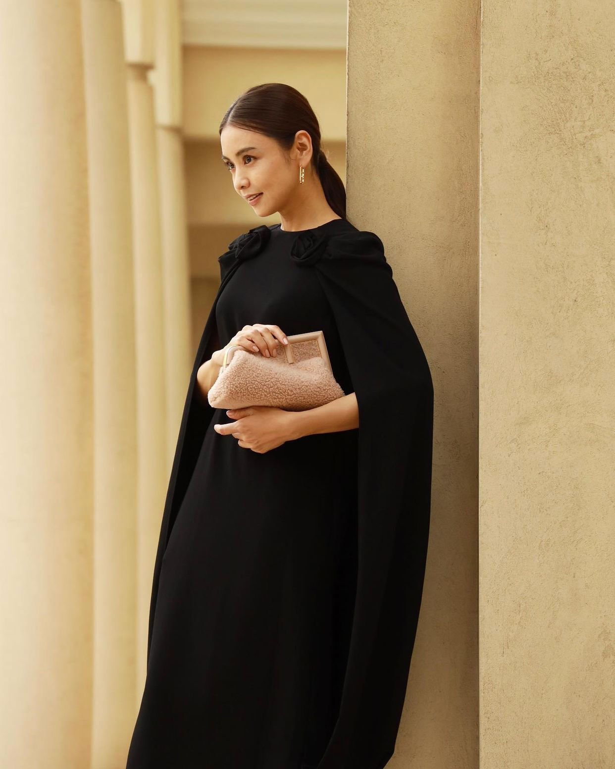 Các ngôi sao đã phối đồ với chiếc túi Fendi First như thế nào?-11