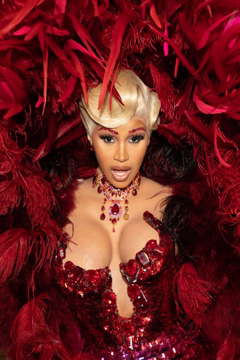 Cardi B diện đầm ôm sát, khoe dáng thon gọn sau sinh