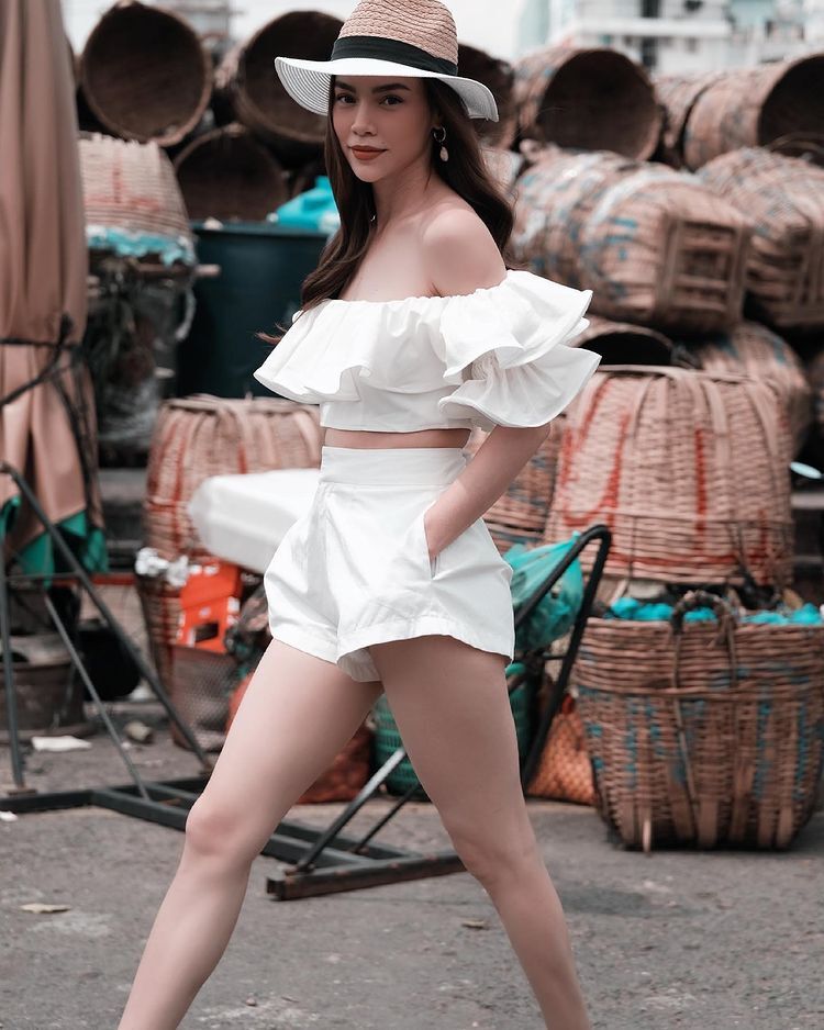 Cách mix quần trắng và áo sao cho sành điệu, thu hút-4