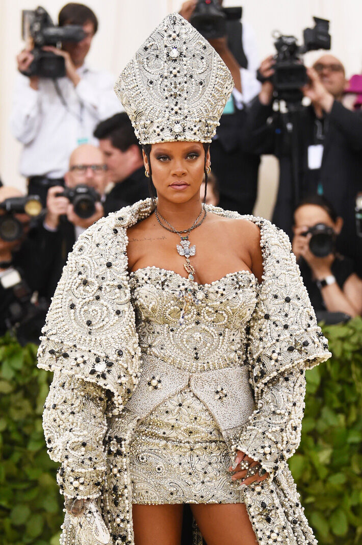 Những bộ cánh ấn tượng nhất lịch sử Met Gala-11