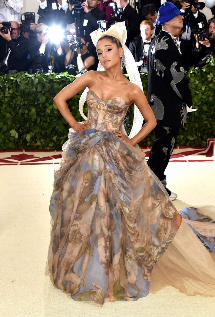 Những bộ cánh ấn tượng nhất lịch sử Met Gala-13