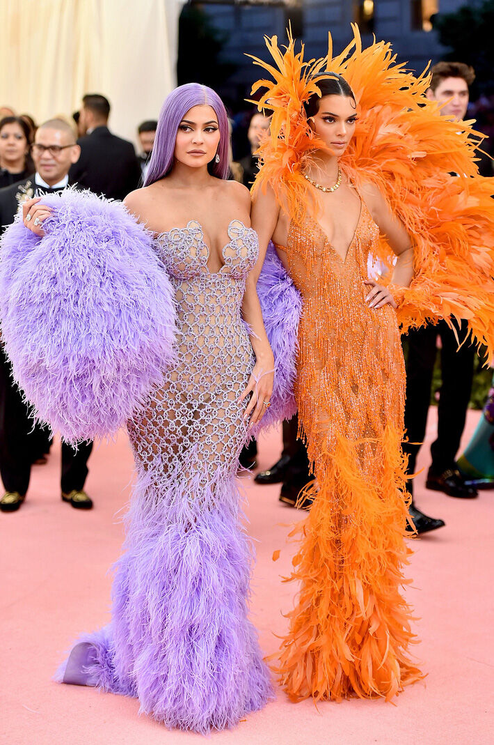 Những bộ cánh ấn tượng nhất lịch sử Met Gala-12