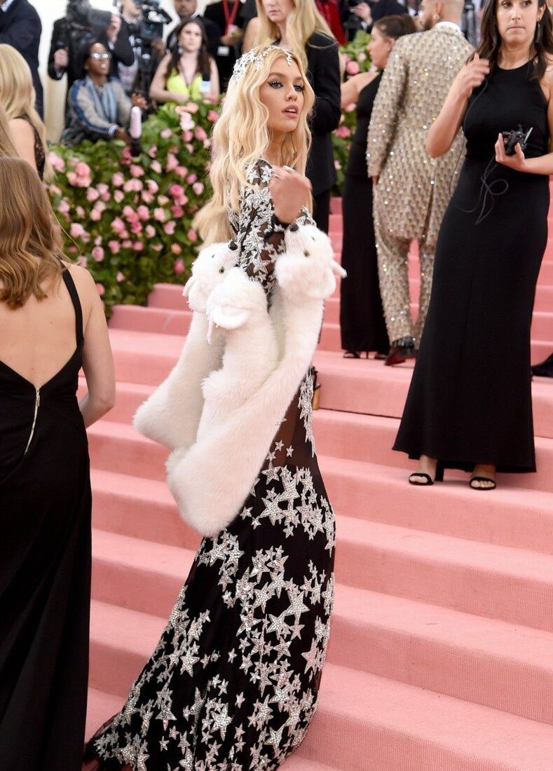 Những bộ cánh ấn tượng nhất lịch sử Met Gala-16