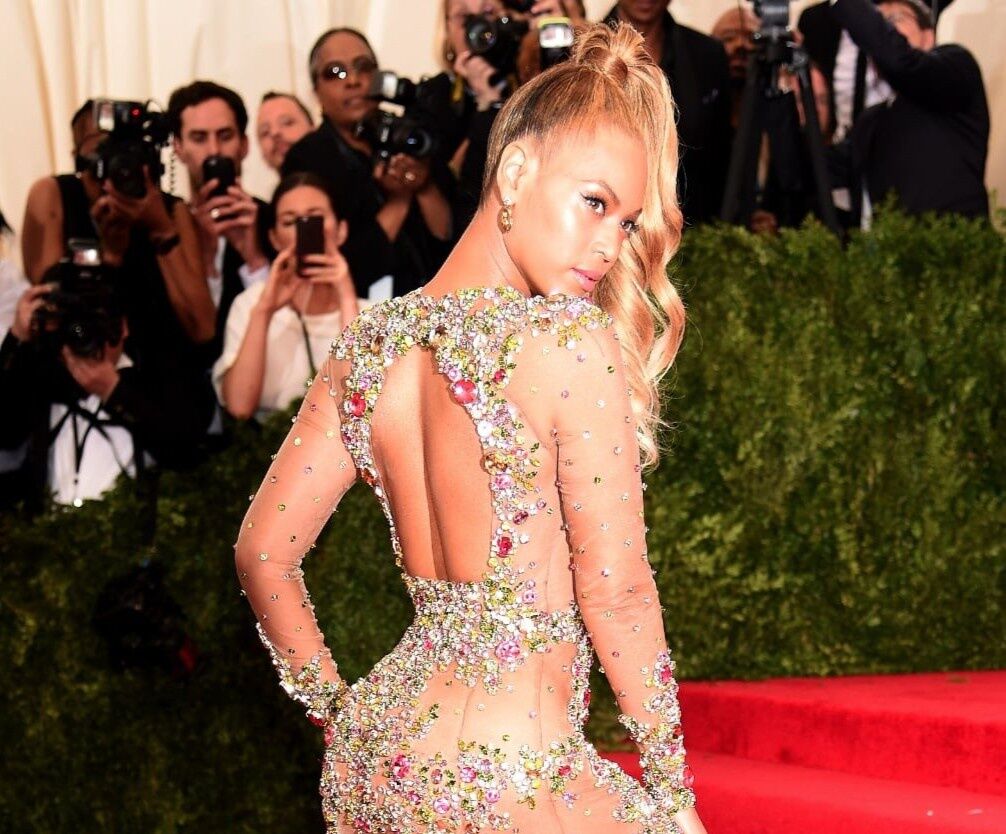 Những bộ cánh ấn tượng nhất lịch sử Met Gala-5