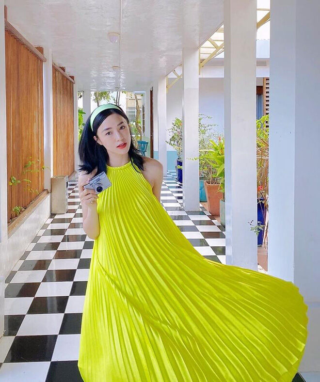 Có 1 mẫu đầm khiến sao nữ Vbiz mê mệt: Thoải mái level max nhưng lại khiến nhiều cô vướng vào nghi vấn có bầu - Ảnh 4.