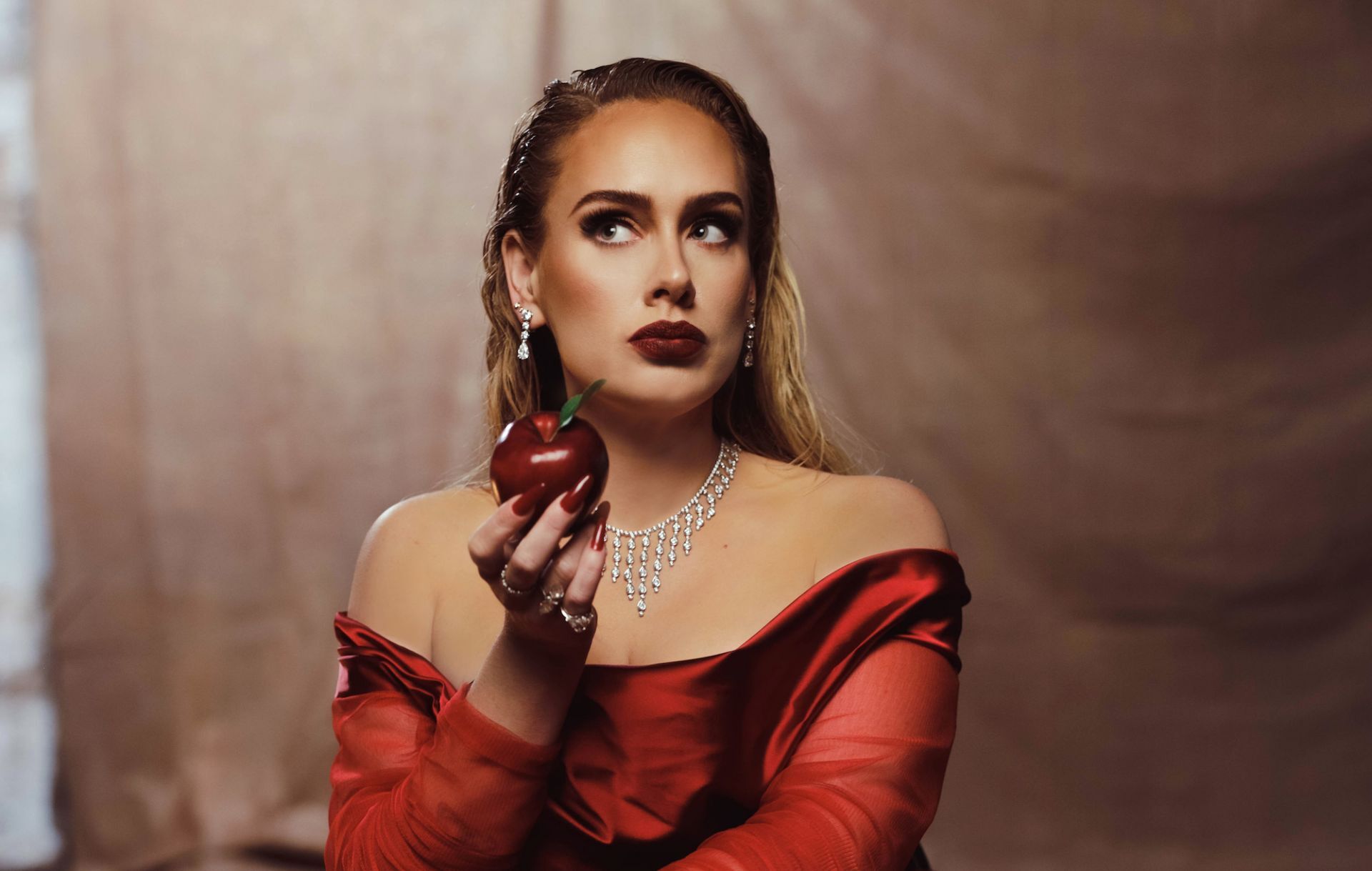 Adele đẹp lộng lẫy trong MV “Oh My God”