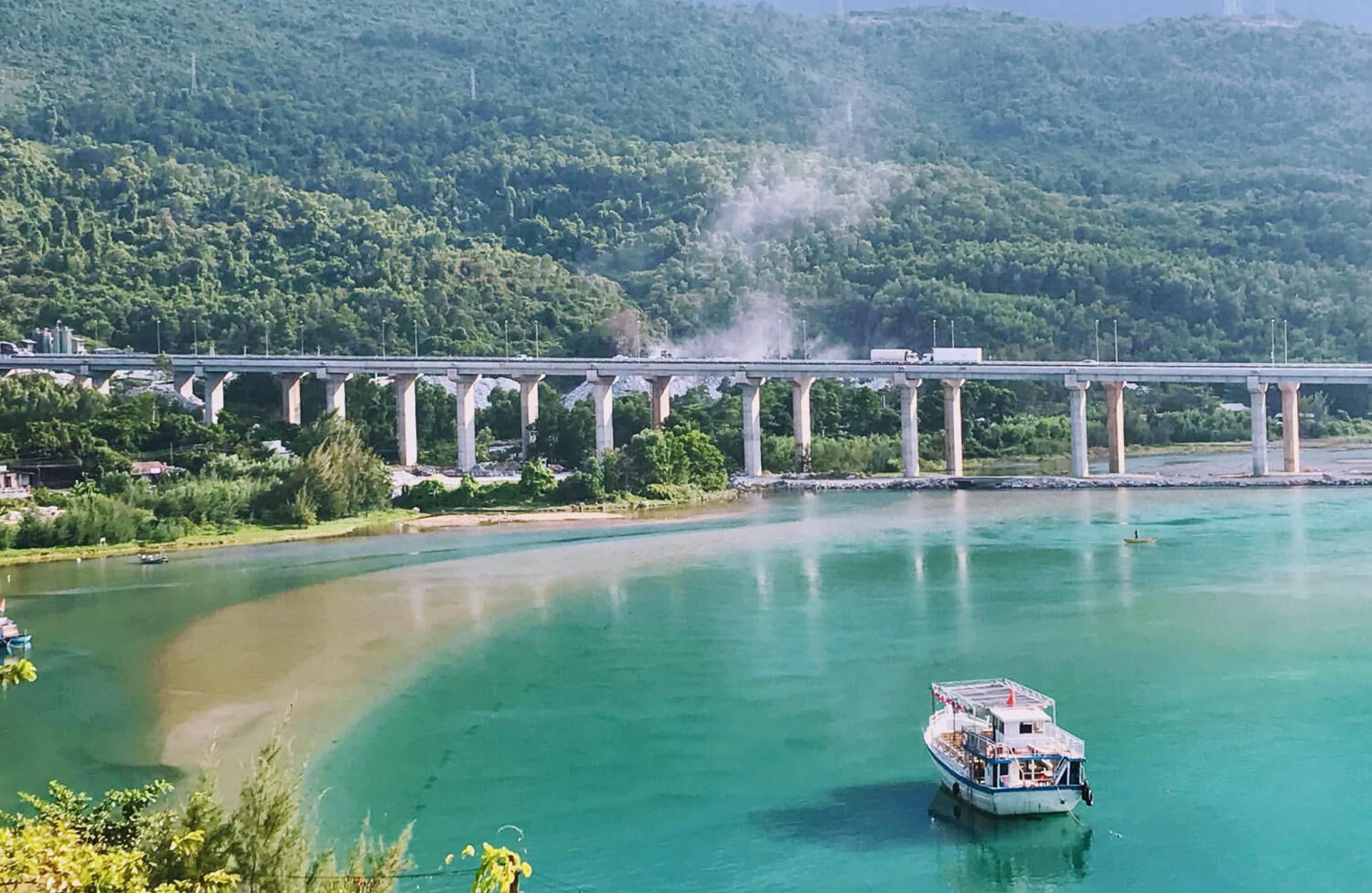 Di chuyển đến Lăng Cô - Khám phá miền đất thơ mộng tại xứ Huế