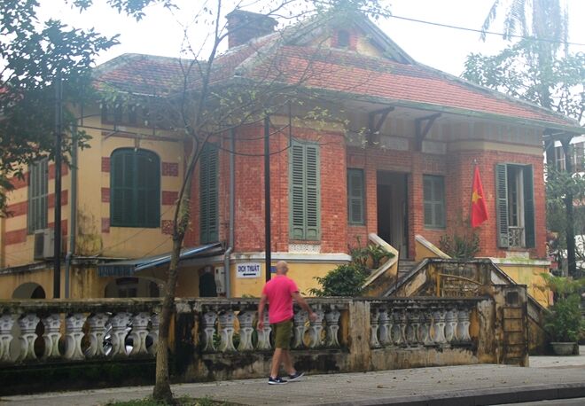Những ngôi biệt thự Pháp cổ xưa ở Huế trước nguy cơ... bị xóa sổ - Báo Công  an Nhân dân điện tử
