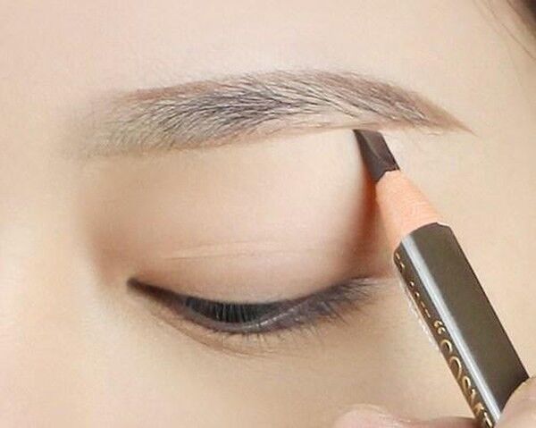 Hướng dẫn cách kẻ lông mày ngang chuẩn Hàn Quốc tự nhiên - Dkbrows