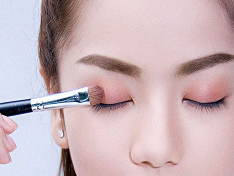 5 bước trang điểm mắt đẹp chuẩn sao Hàn