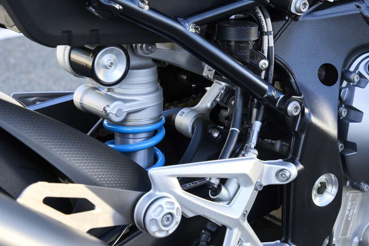 BMW Motorrad ra mắt M1000R 2023