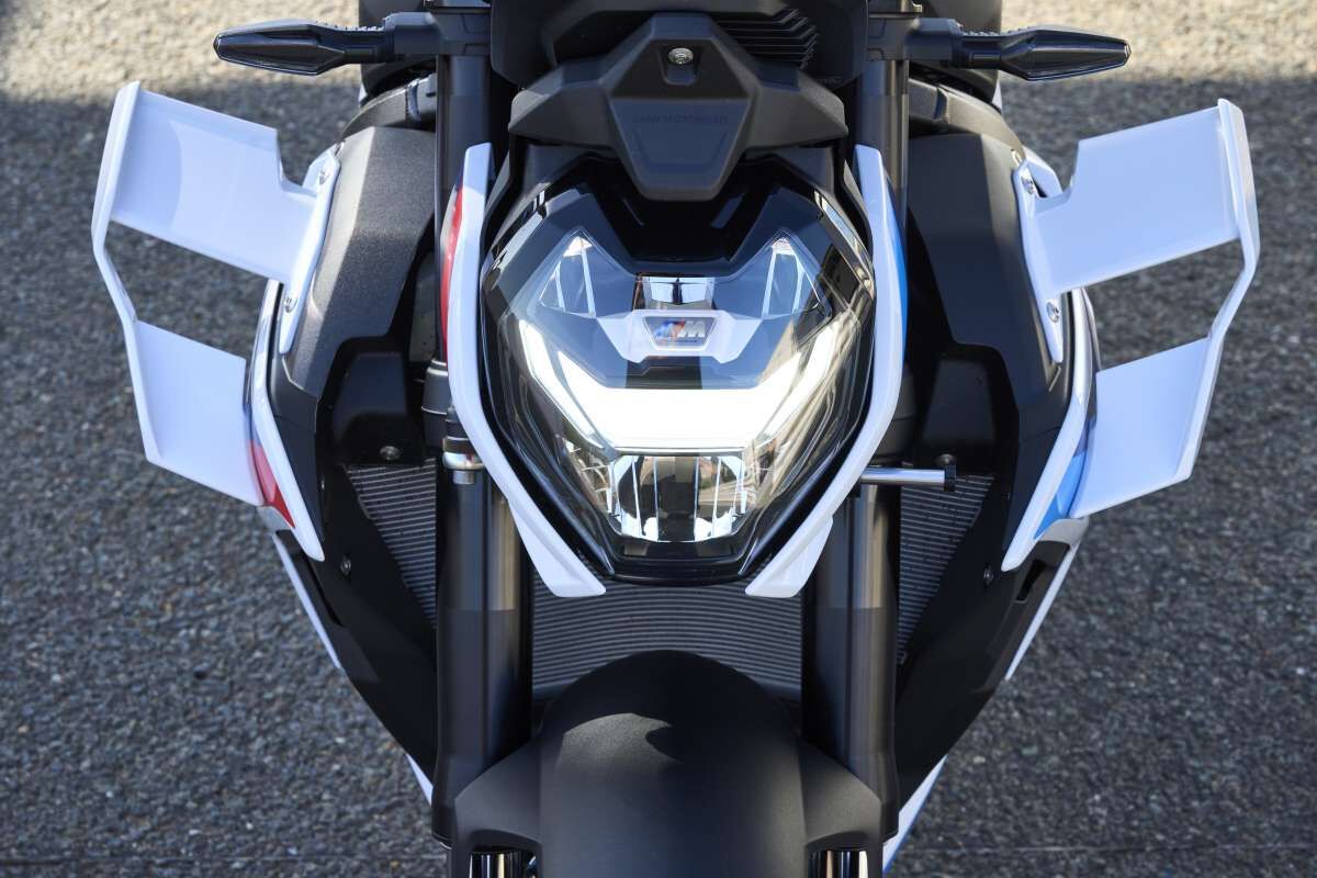 BMW Motorrad ra mắt M1000R 2023