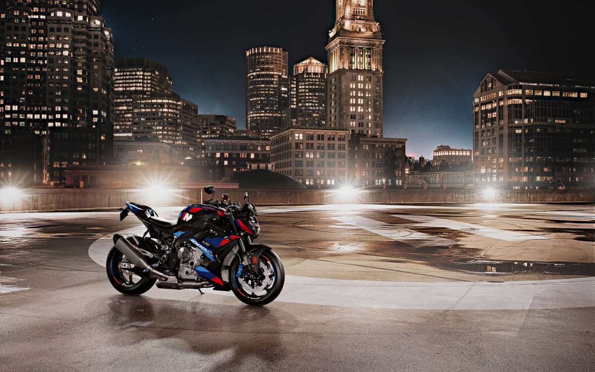 BMW Motorrad ra mắt M1000R 2023