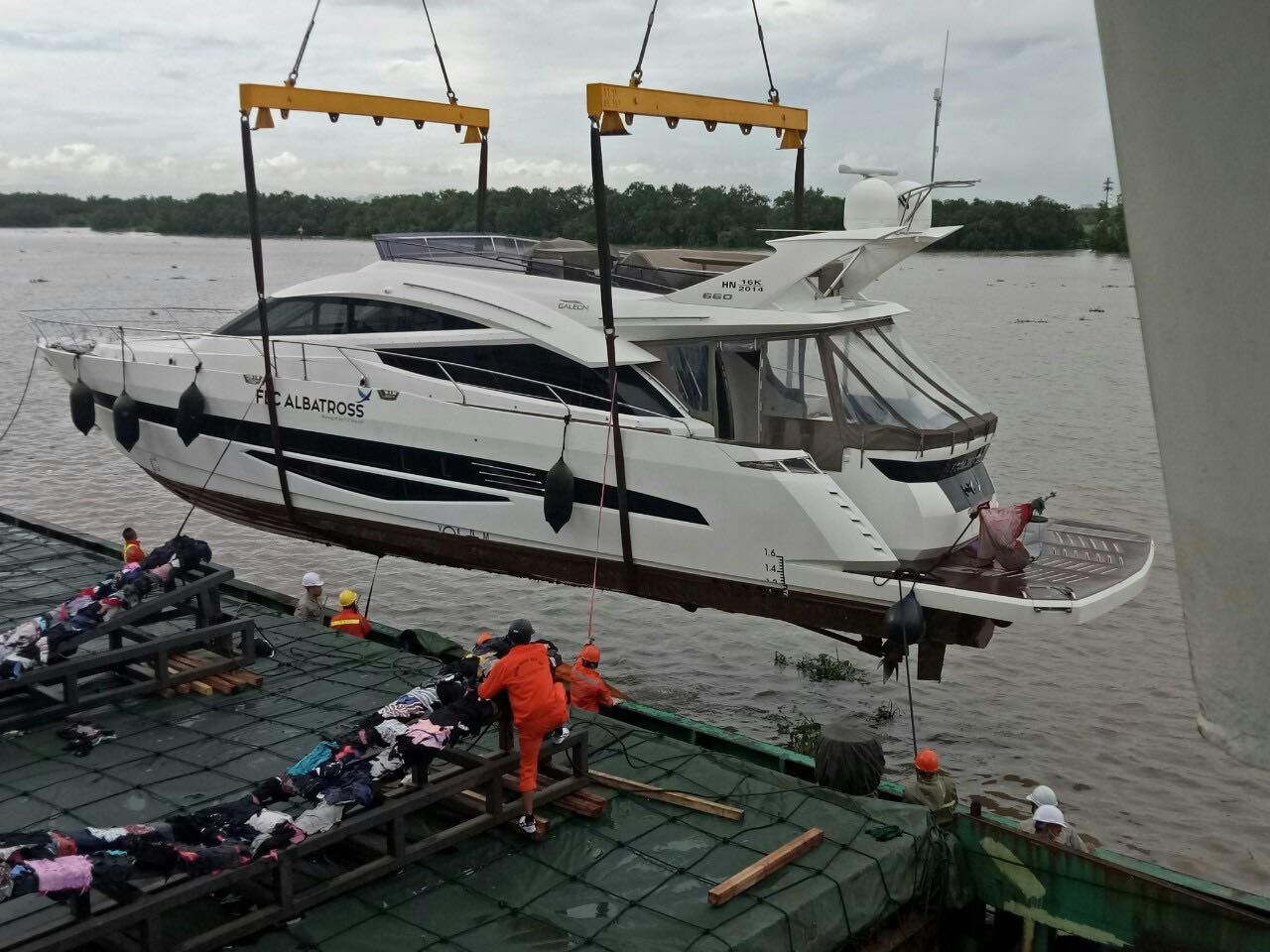 đấu giá du thuyền FLC Albatross