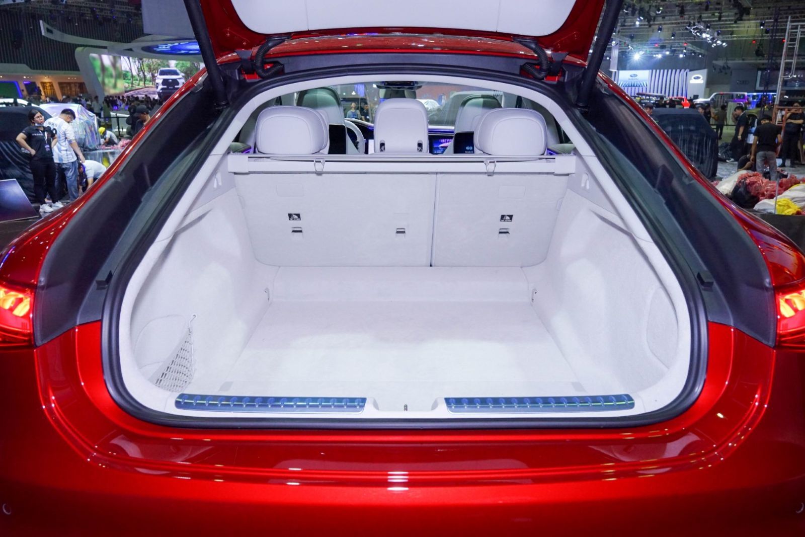 Sedan điện EQS của Mercedes-Benz