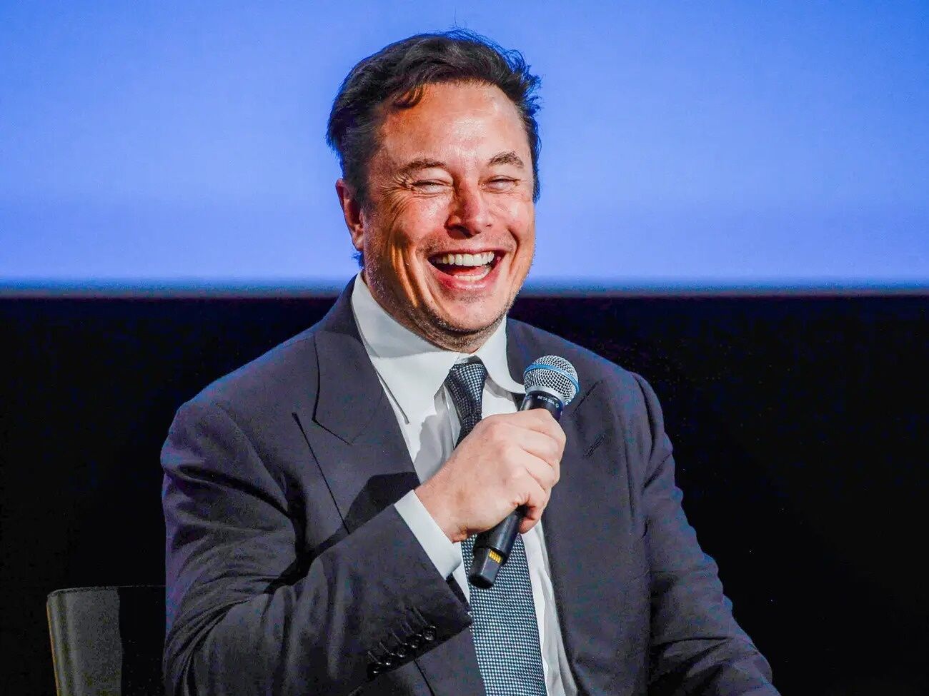 Elon Musk tiếp quản Twitter