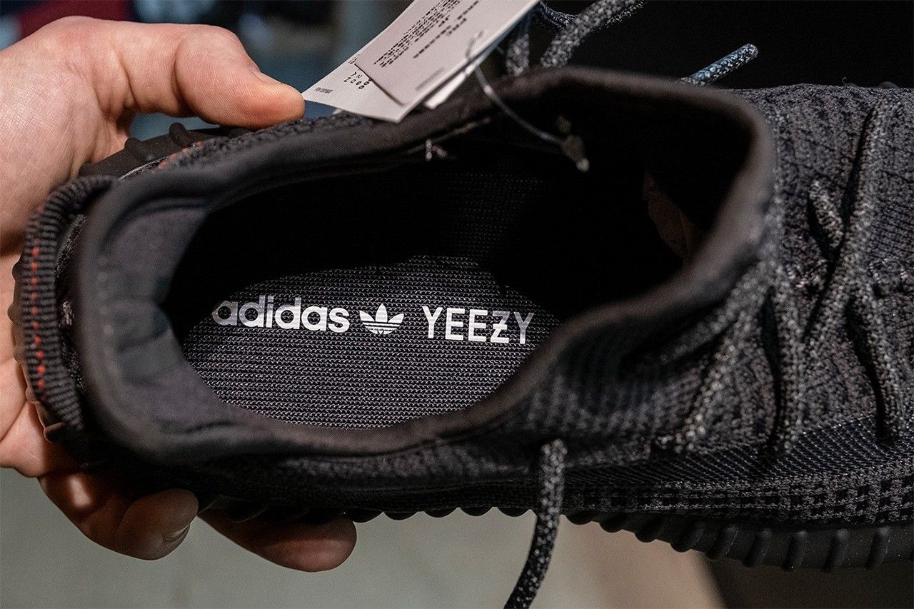 thiết kế adidas x YEEZY