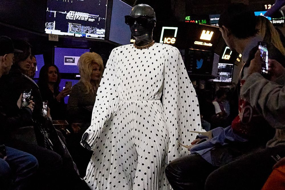Balenciaga rời khỏi Twitter