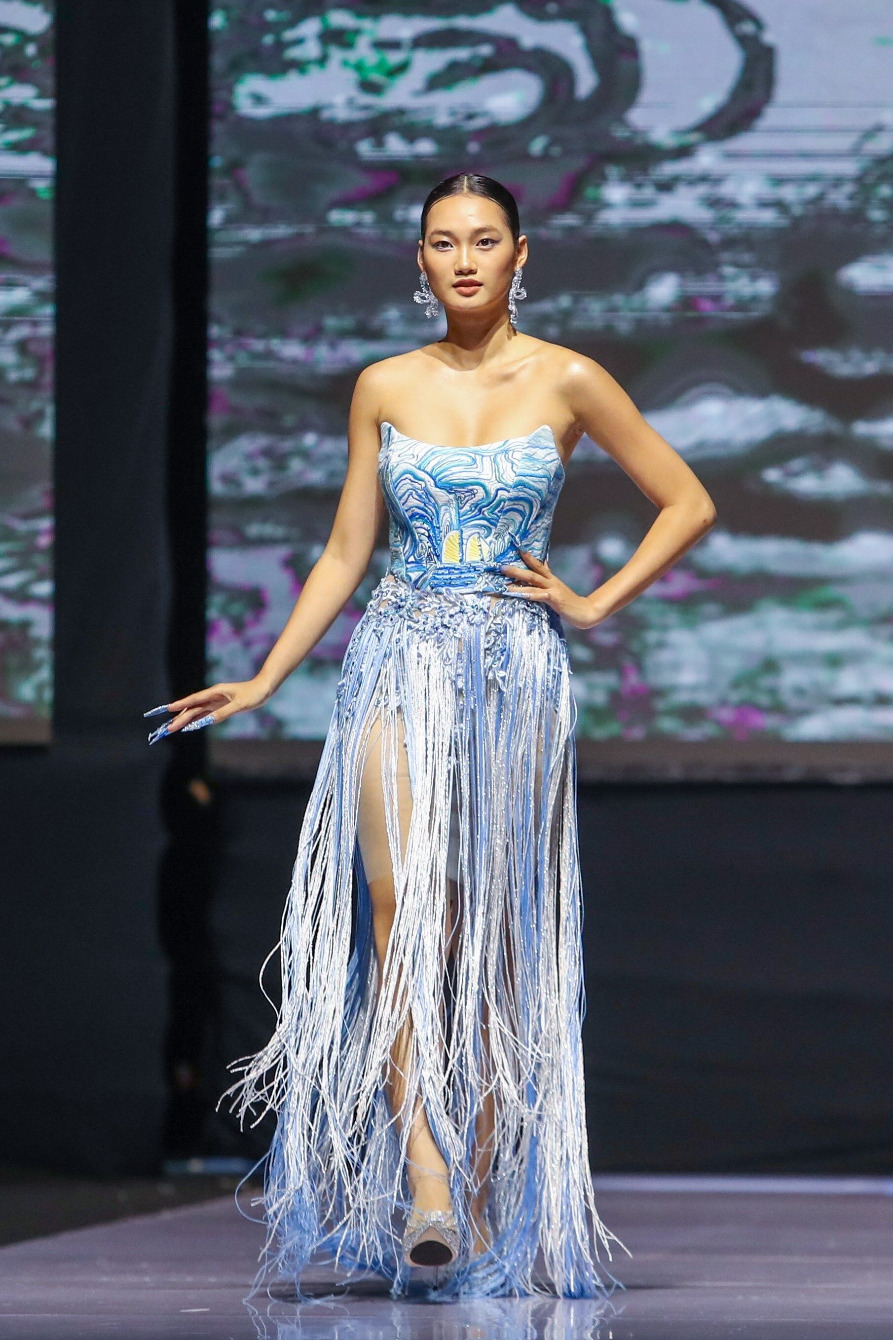mở màn Aquafina VIFW 2022