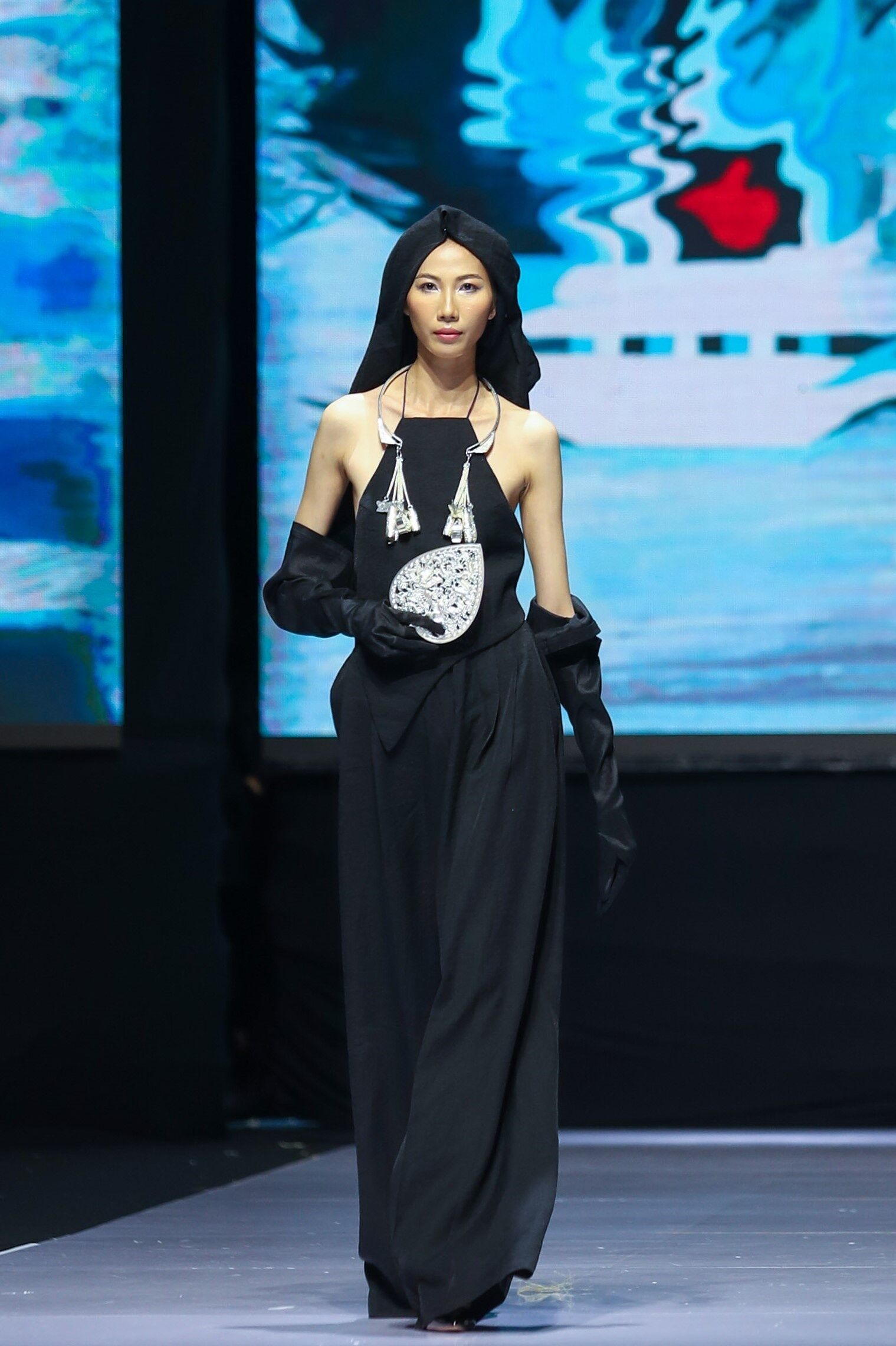 mở màn Aquafina VIFW 2022