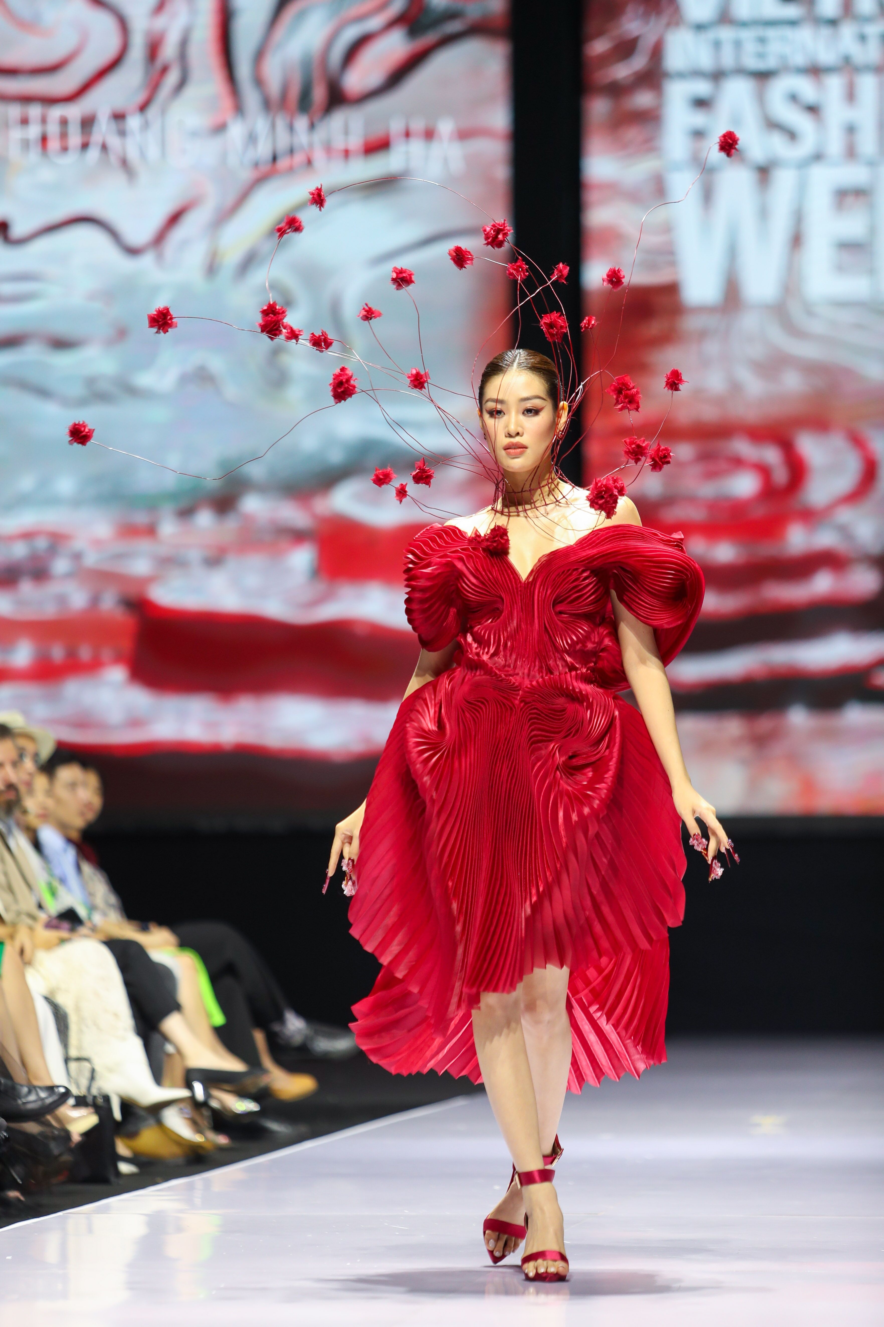 mở màn Aquafina VIFW 2022