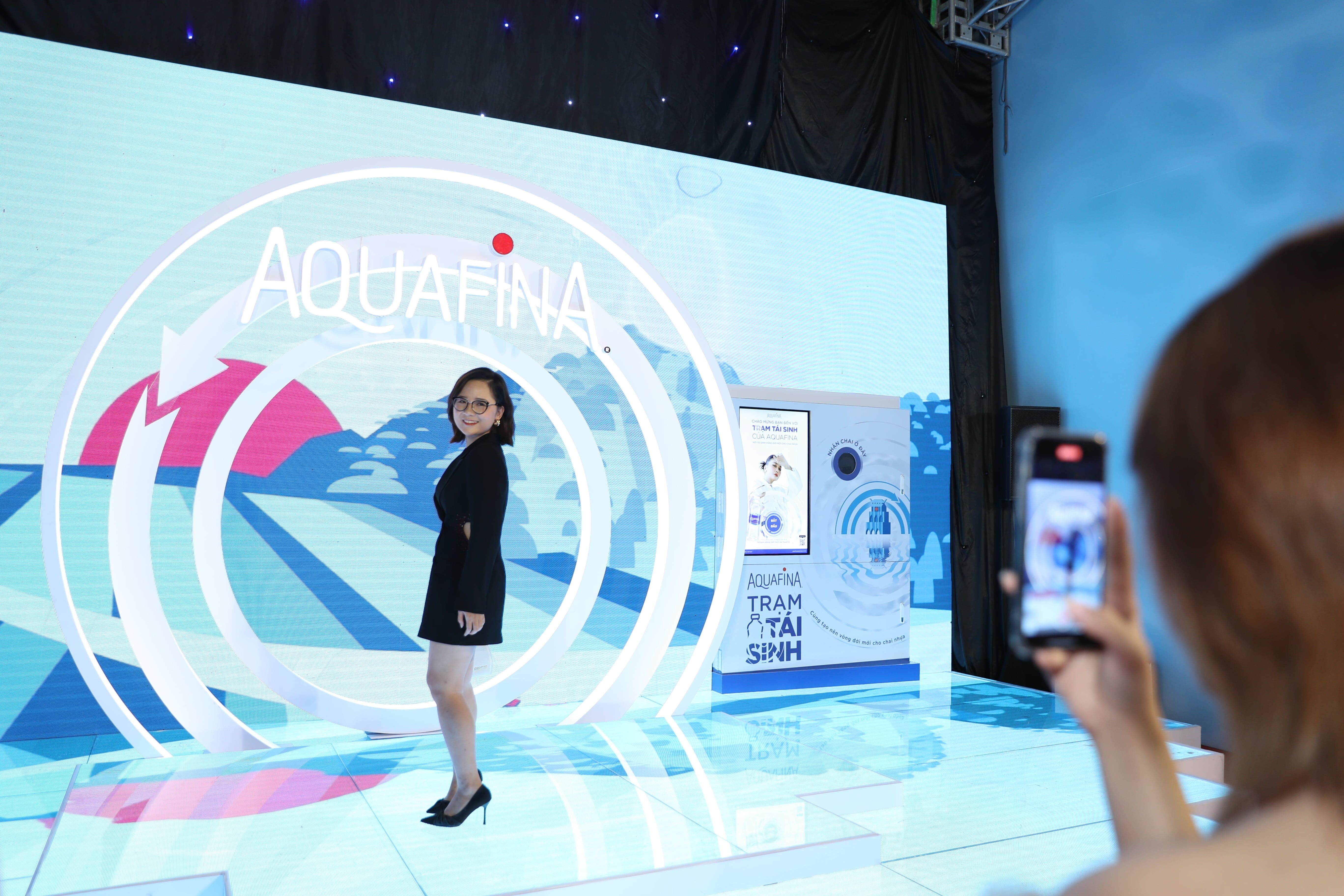 mở màn Aquafina VIFW 2022