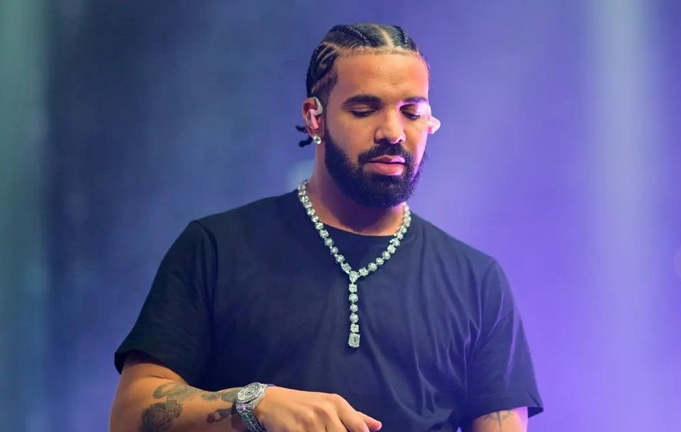 vòng cổ kim cương của Drake