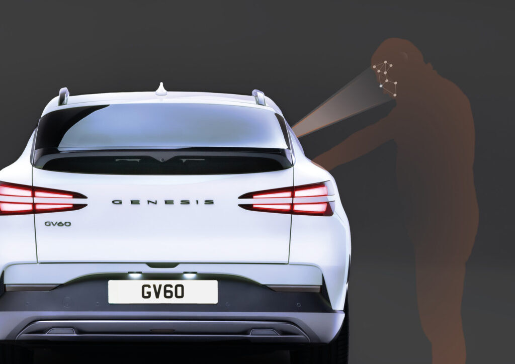 Chủ xe chỉ cần đứng mở cửa xe là sẽ được nhận diện vào xe