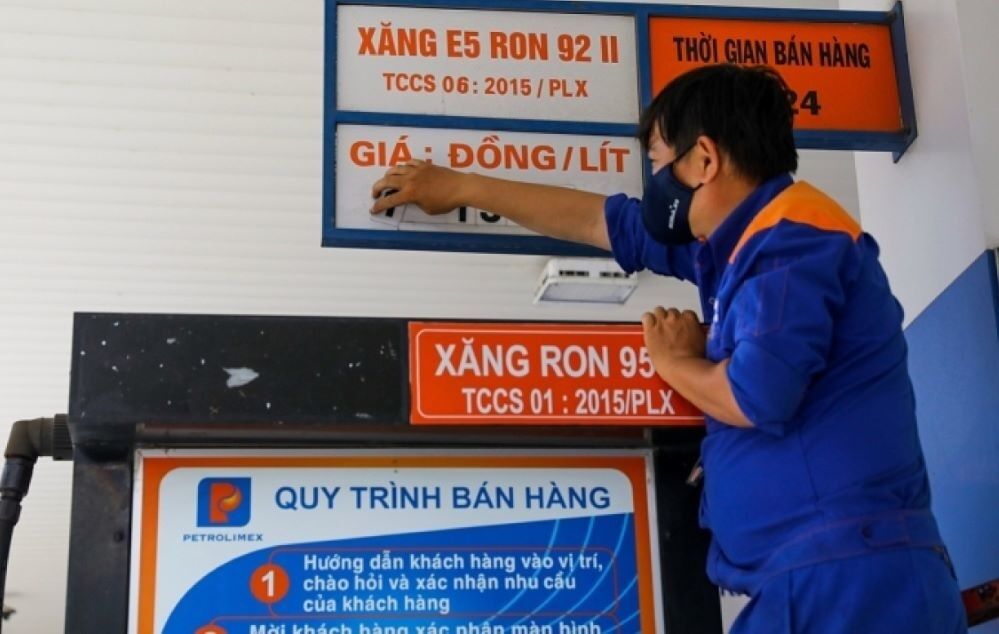 Giá xăng dầu giảm mạnh