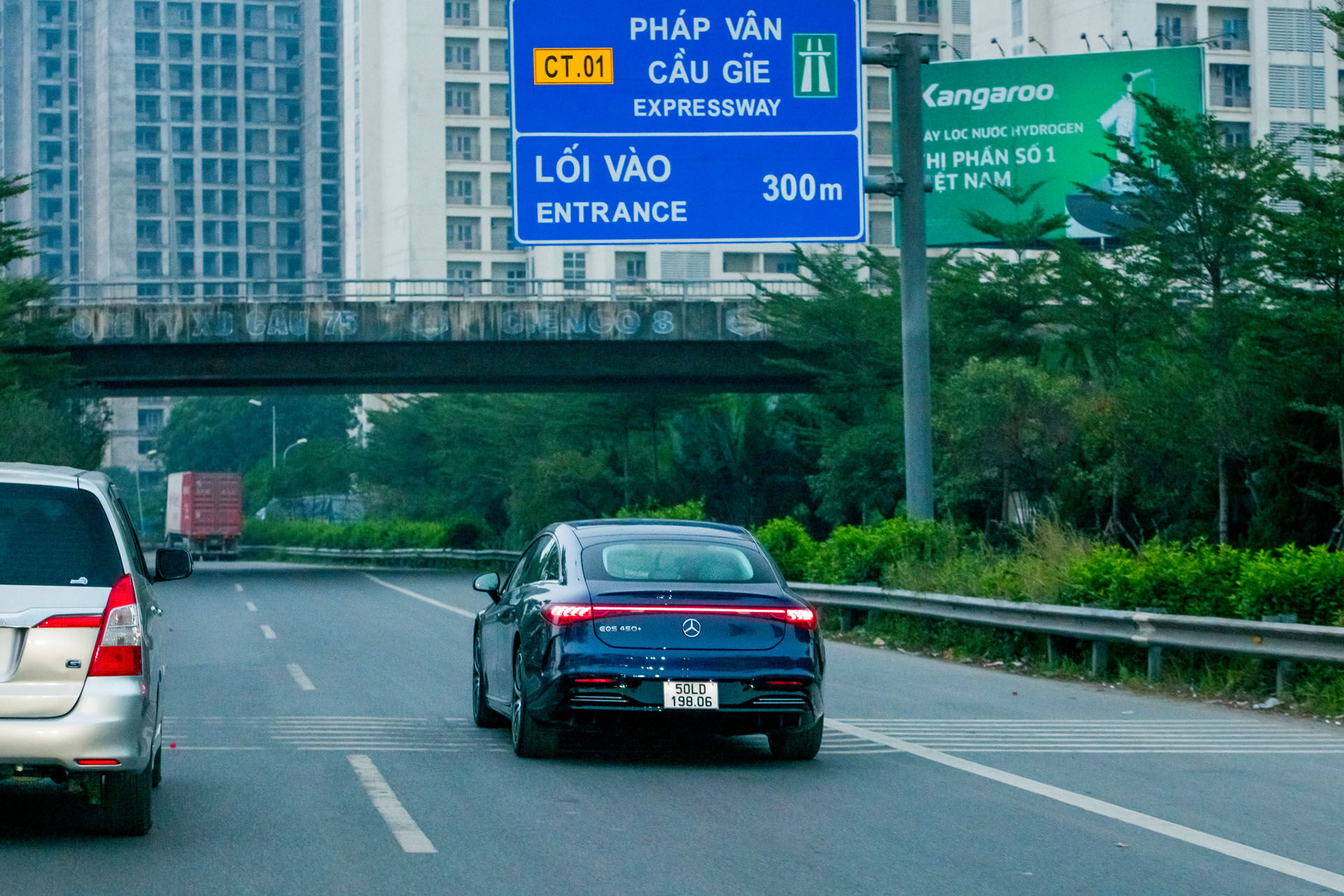Hành trình bắt đầu từ Hồ Hoàn Kiếm với 99% pin