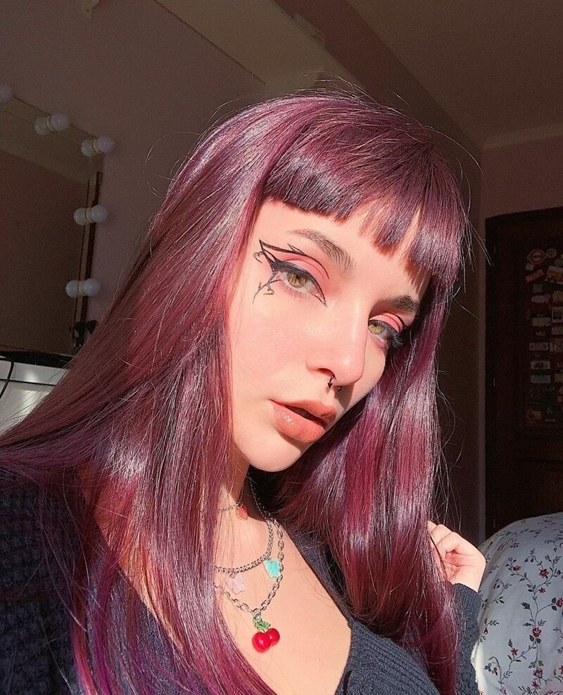 sắc màu năm 2023 Viva Magenta