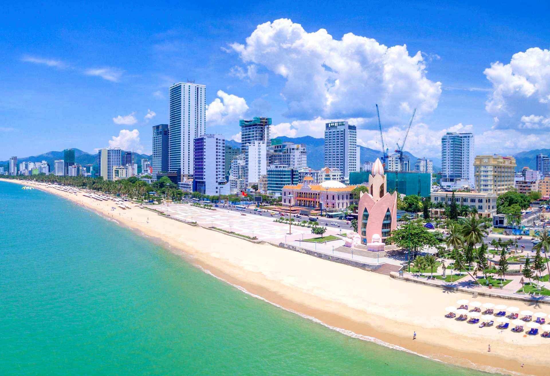 Đường Trần Phú Nha Trang – Nơi ánh đèn chưa bao giờ tắt