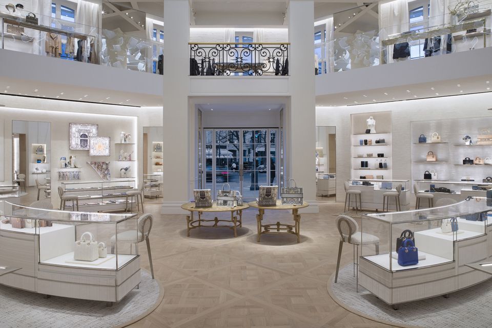 Dior 30 Montaigne Paris