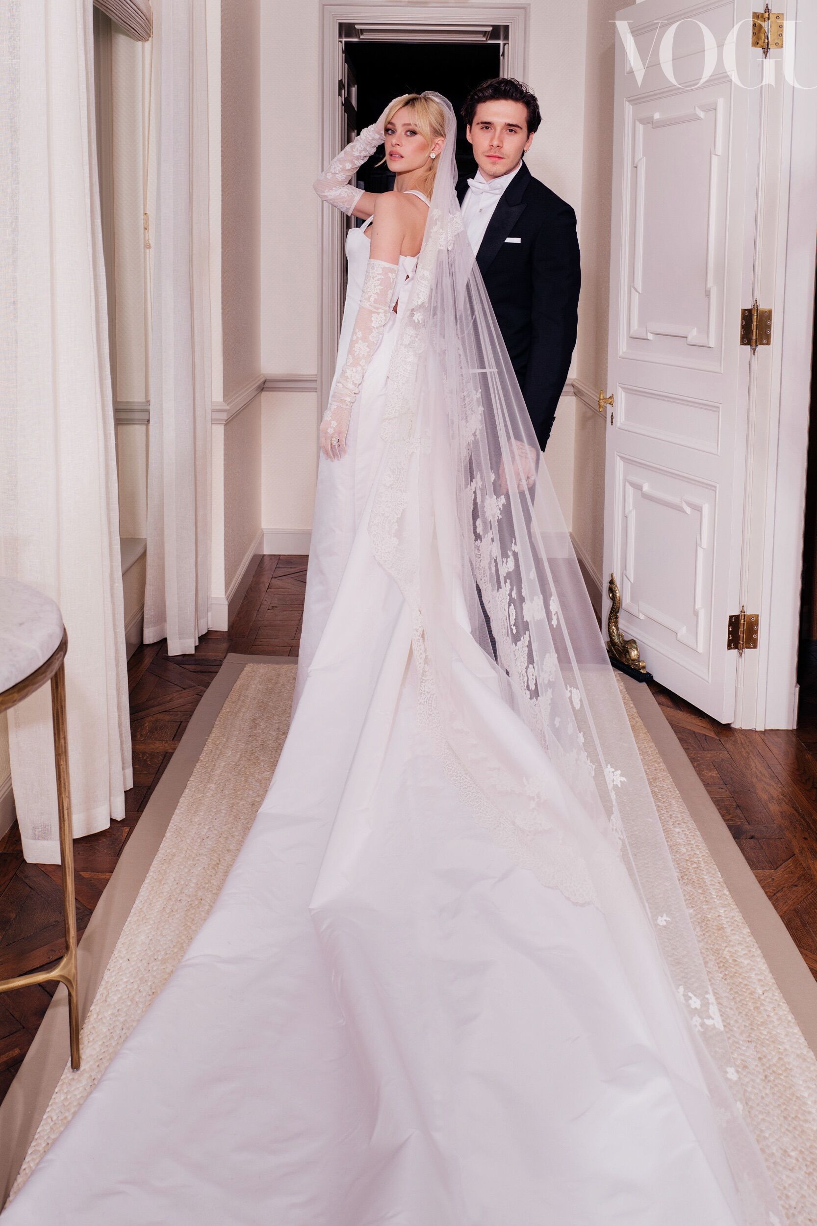 Brooklyn Beckham và Nicola Peltz