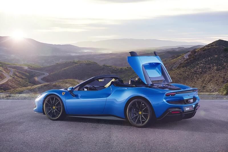 Ferrari 296 GTS Hybrid V6 Drop-Top