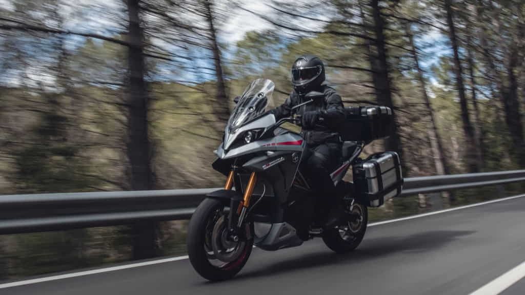 Energica Experia- Adventure trang bị động cơ điện đi được 420 km