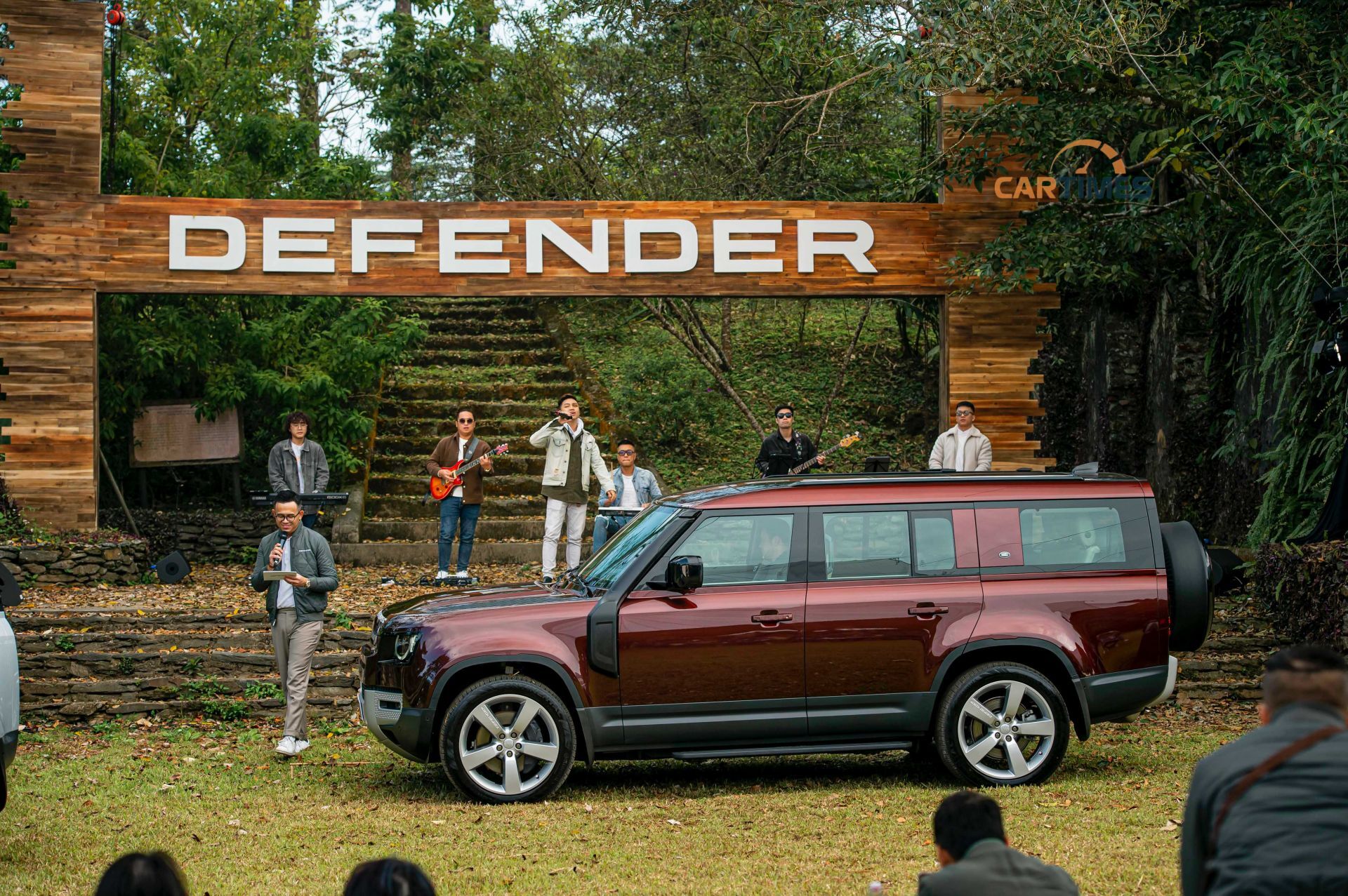 Thân xe Land Rover Defender 130