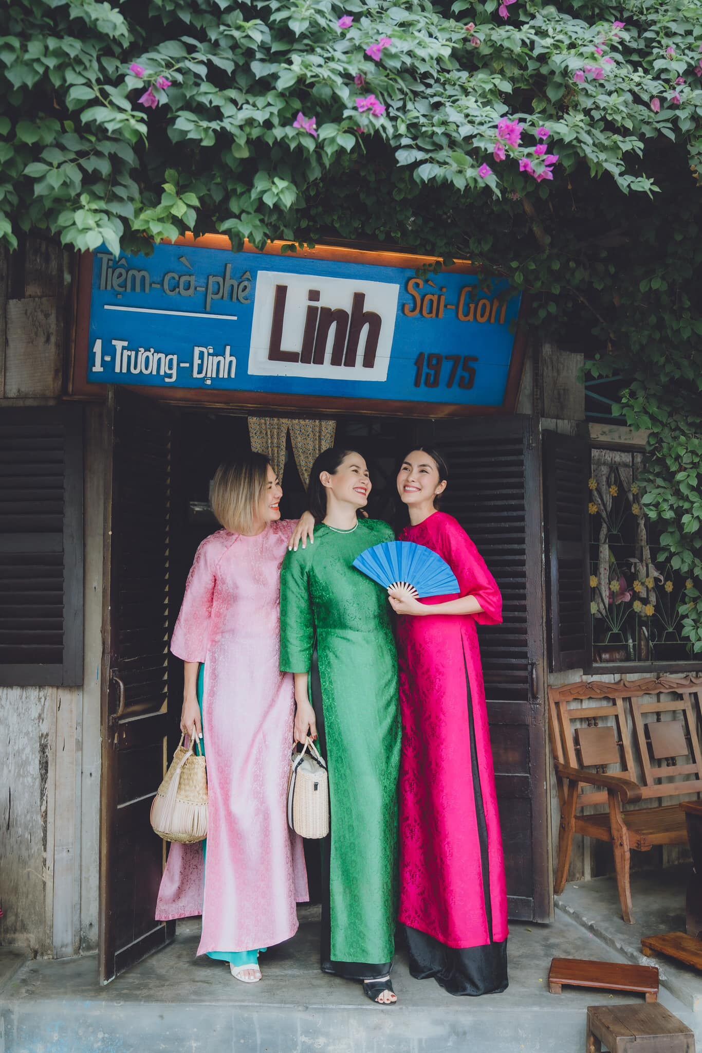 Tăng Thanh Hà diện áo dài