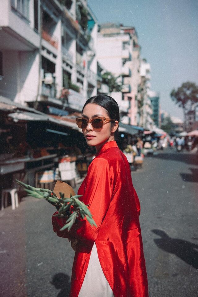 Tăng Thanh Hà diện áo dài