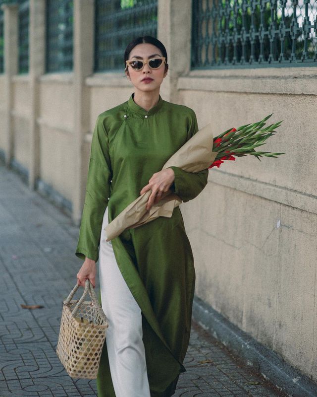 Tăng Thanh Hà diện áo dài