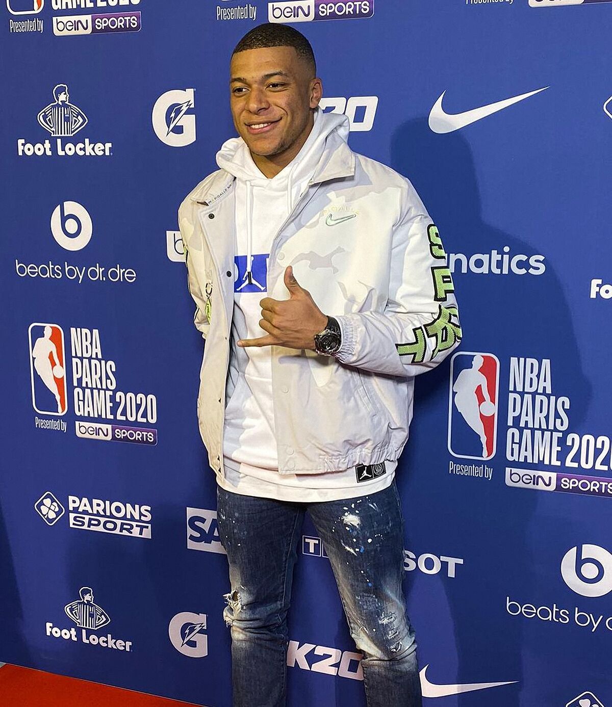  BST đồng hồ của Kylian Mbappé 