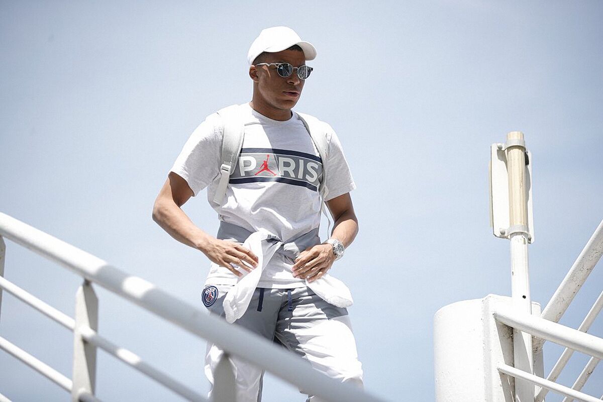  BST đồng hồ của Kylian Mbappé 