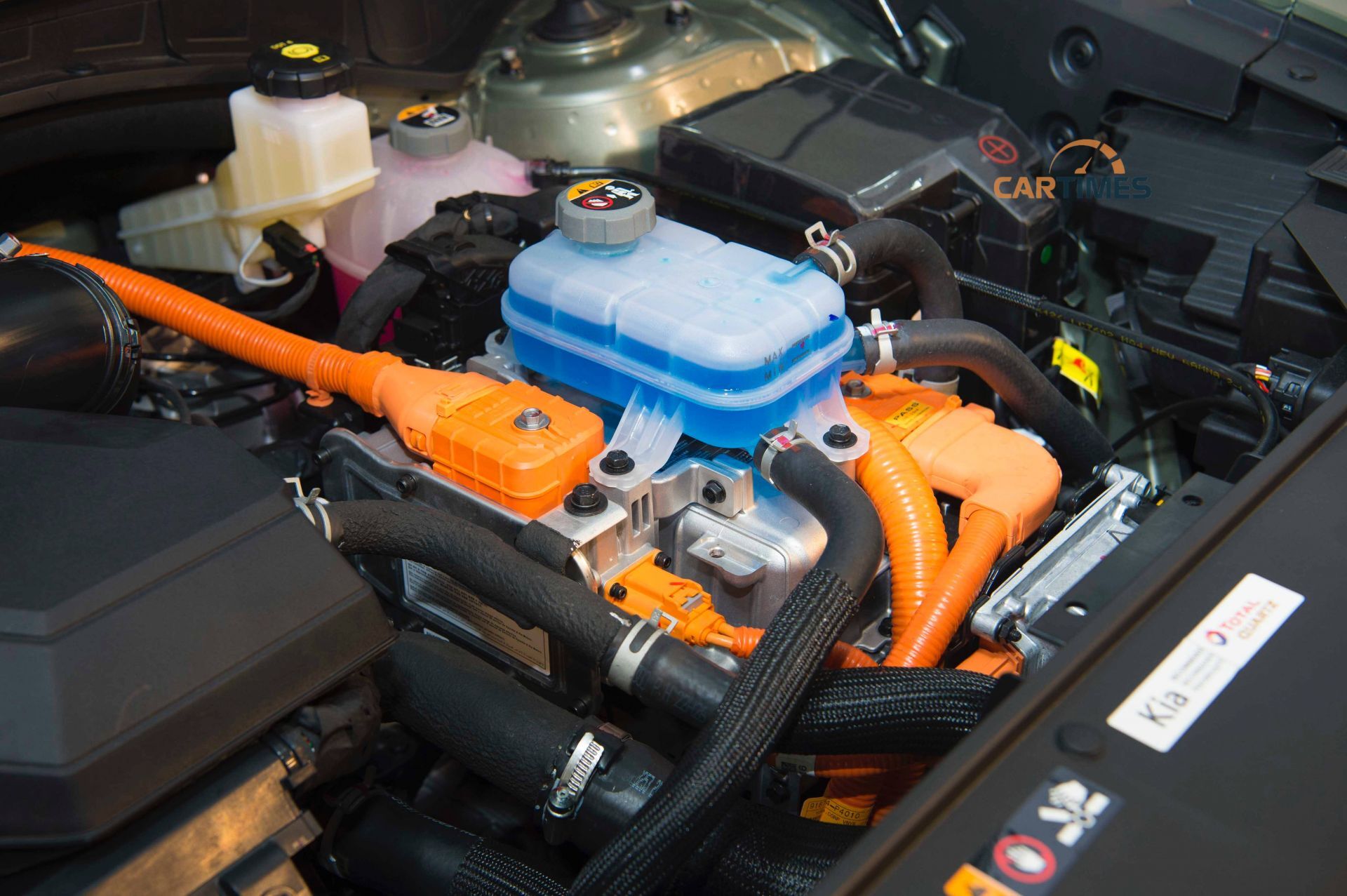Mô tơ điện đặt cạnh động cơ trên xe Kia Sorento PHEV